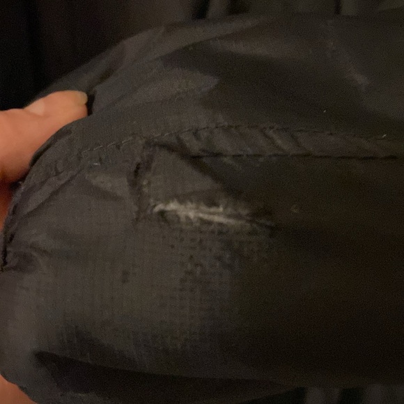 Black puffer jacket, zip front, multi pockets, 2XL. Super warm and lightweight. - Picture 5 of 7